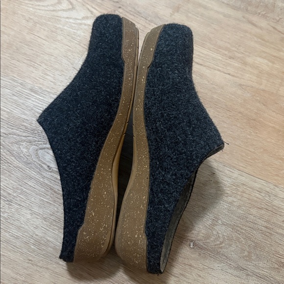 Taos Woollery Slip on Clogs Size 39/8-8.5 - Picture 4 of 6